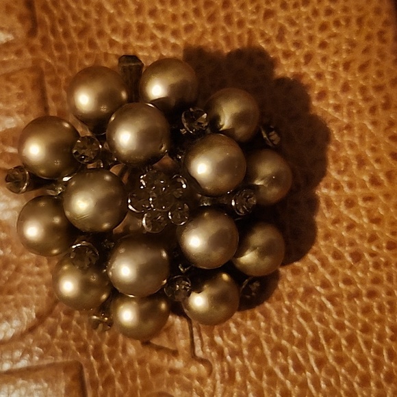 Vintage Faux Gold Pearl Cluster accented with Swarovski Topaz - Picture 2 of 5